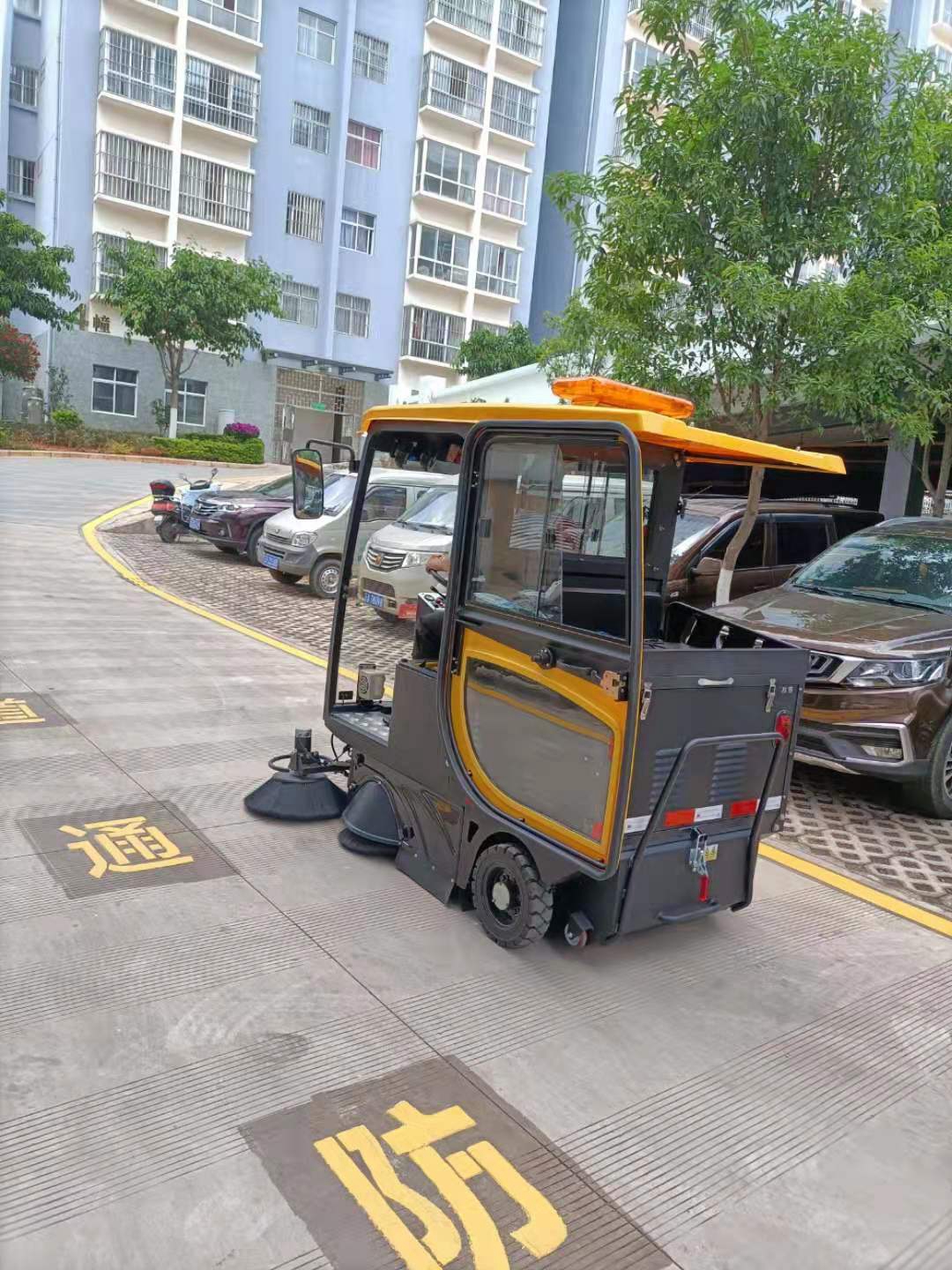 寶來(lái)潔教您如何選擇合適的掃地車