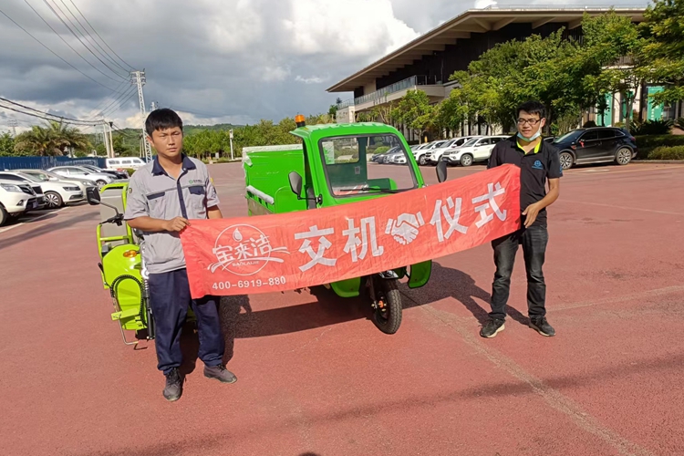 普洱游客中心購(gòu)買云南昆明寶來(lái)潔小象車載三輪高壓沖洗車,電動(dòng)三輪垃圾清運(yùn)車保潔